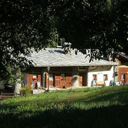 因特罗德Les Chevreuils住宿加早餐旅馆 外观 照片