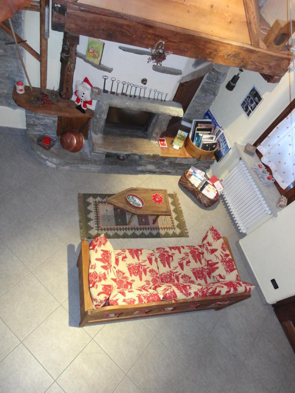因特罗德Les Chevreuils住宿加早餐旅馆 外观 照片