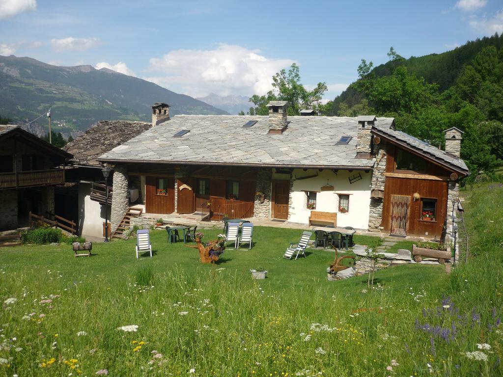 因特罗德Les Chevreuils住宿加早餐旅馆 外观 照片